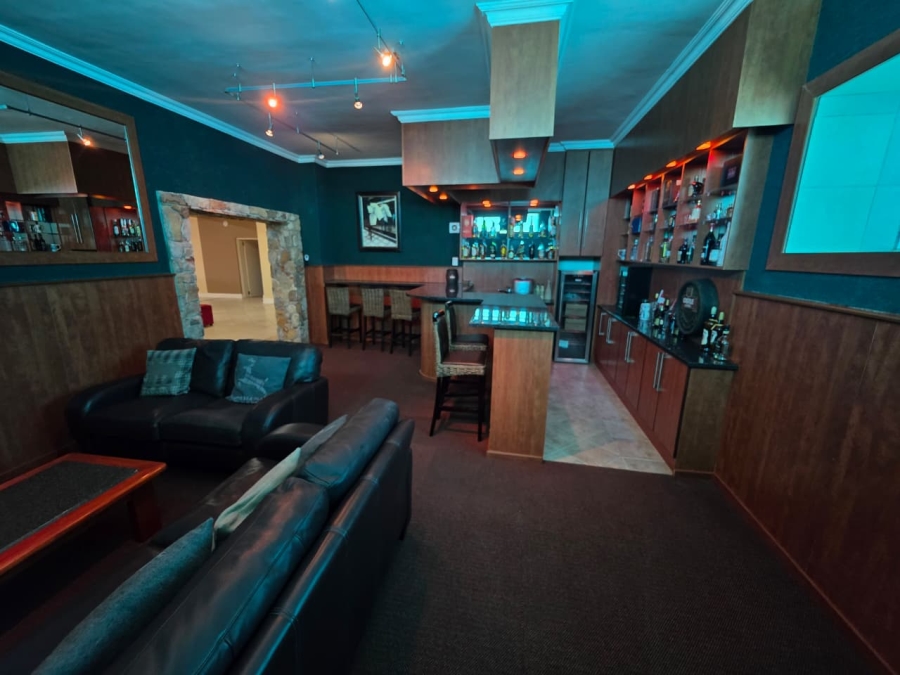 6 Bedroom Property for Sale in Myoli Beach Western Cape